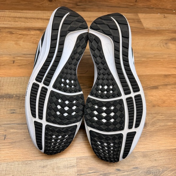 Nike Air Zoom Pegasus 39 men size 9.5 TB Running Shoes Black White DM0164-001 - Picture 8 of 8